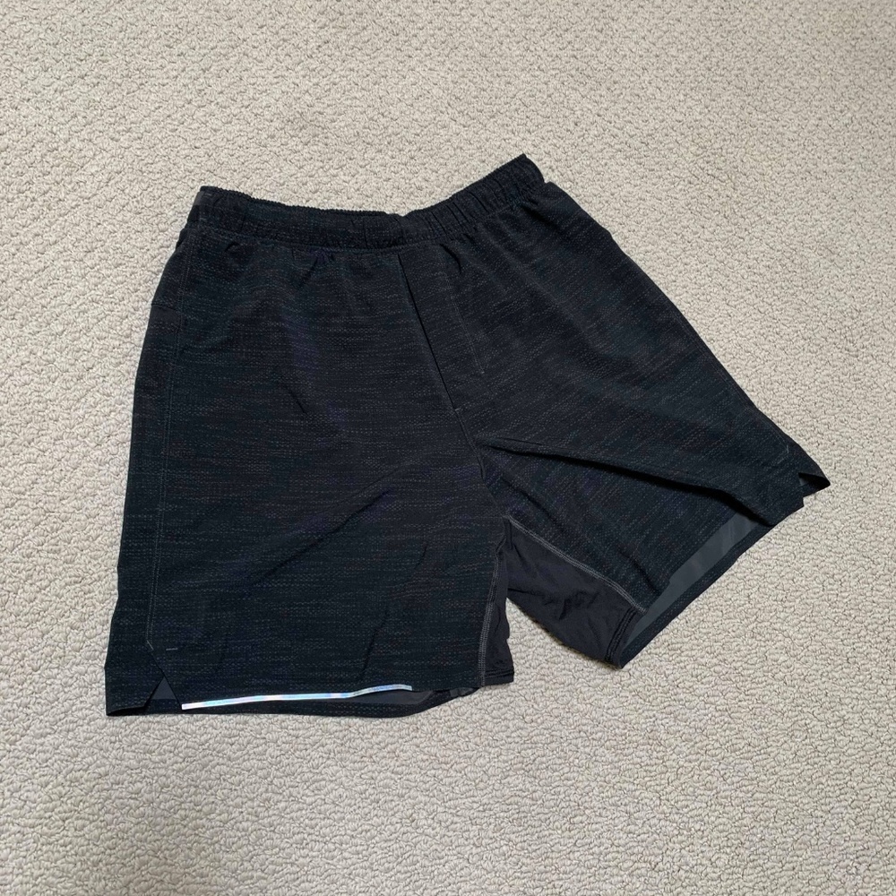 Lululemon Men's Heathered Black Surge Short 5''